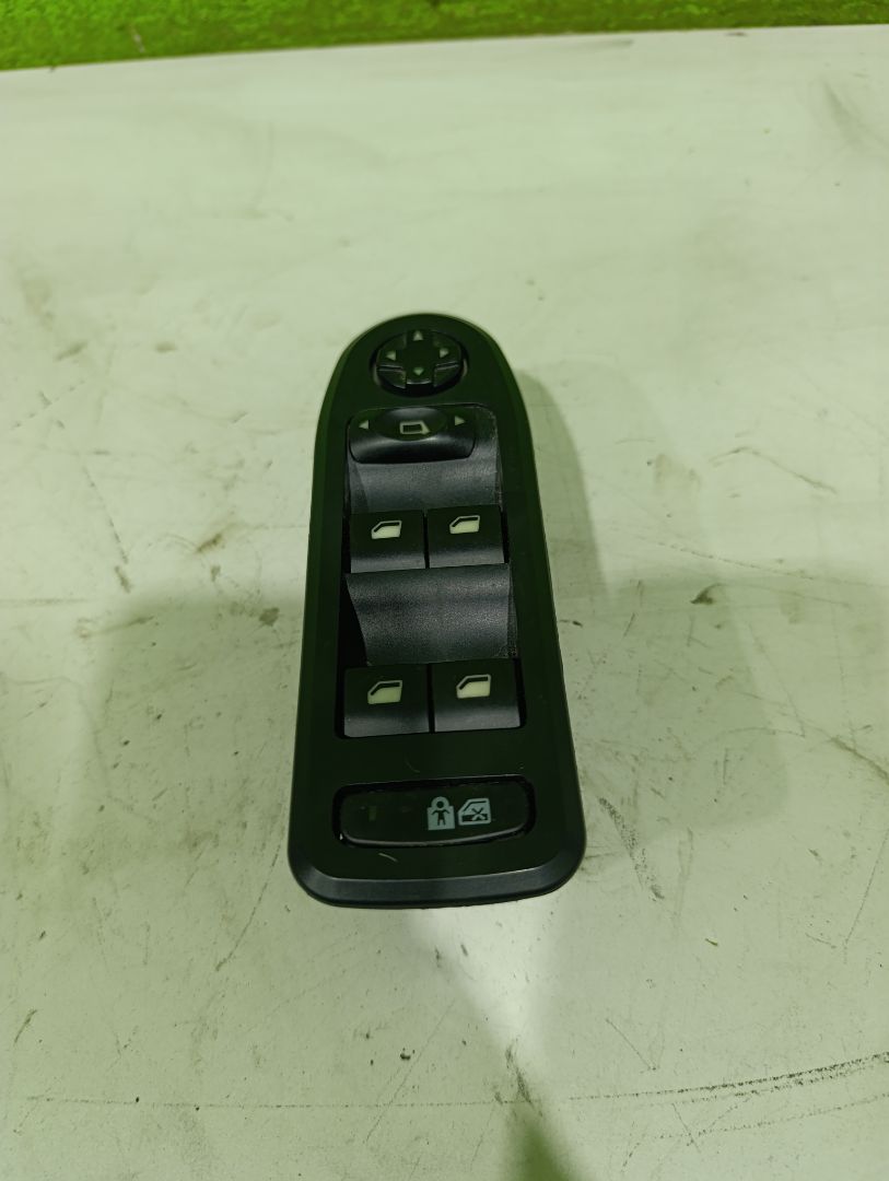 Mando elevalunas delantero izquierdo peugeot 308 sportium