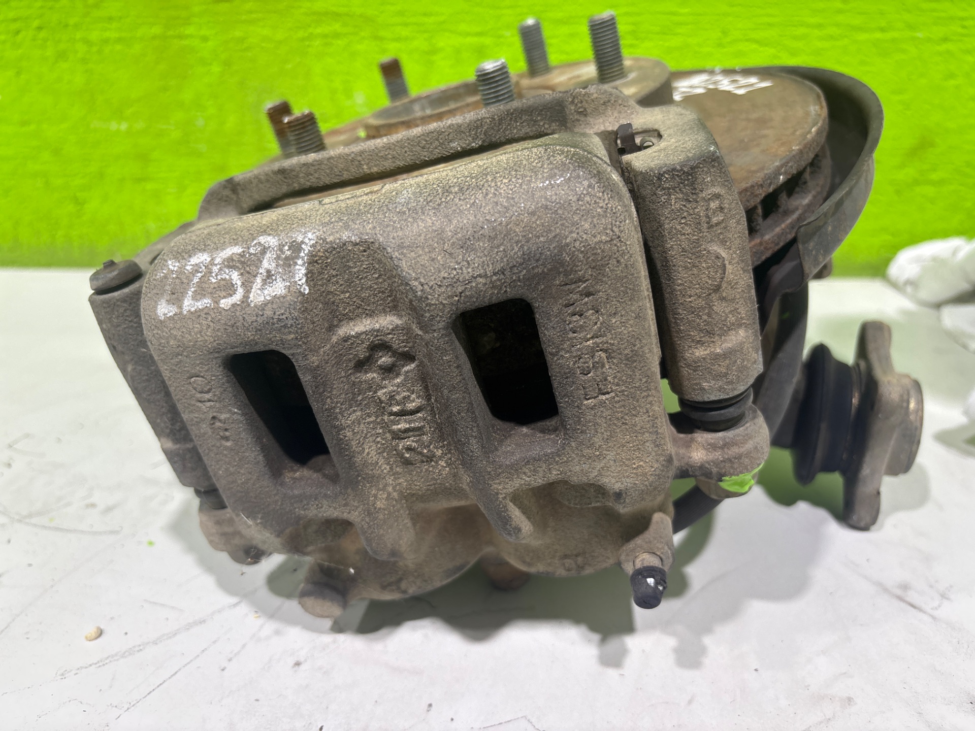 Mangueta delantera izquierda mitsubishi montero (v60v70) 3.2 did glx hunter (5ptas.)