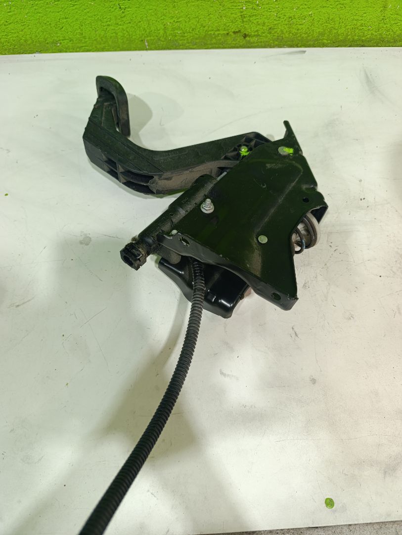 Pedal embrague mercedes-benz sprinterii combi (desde 01.06) 