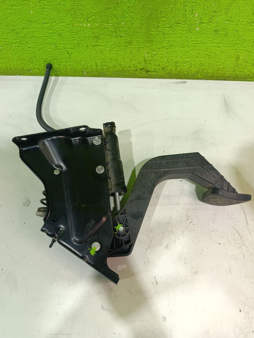 Pedal embrague mercedes-benz sprinterii combi (desde 01.06) 