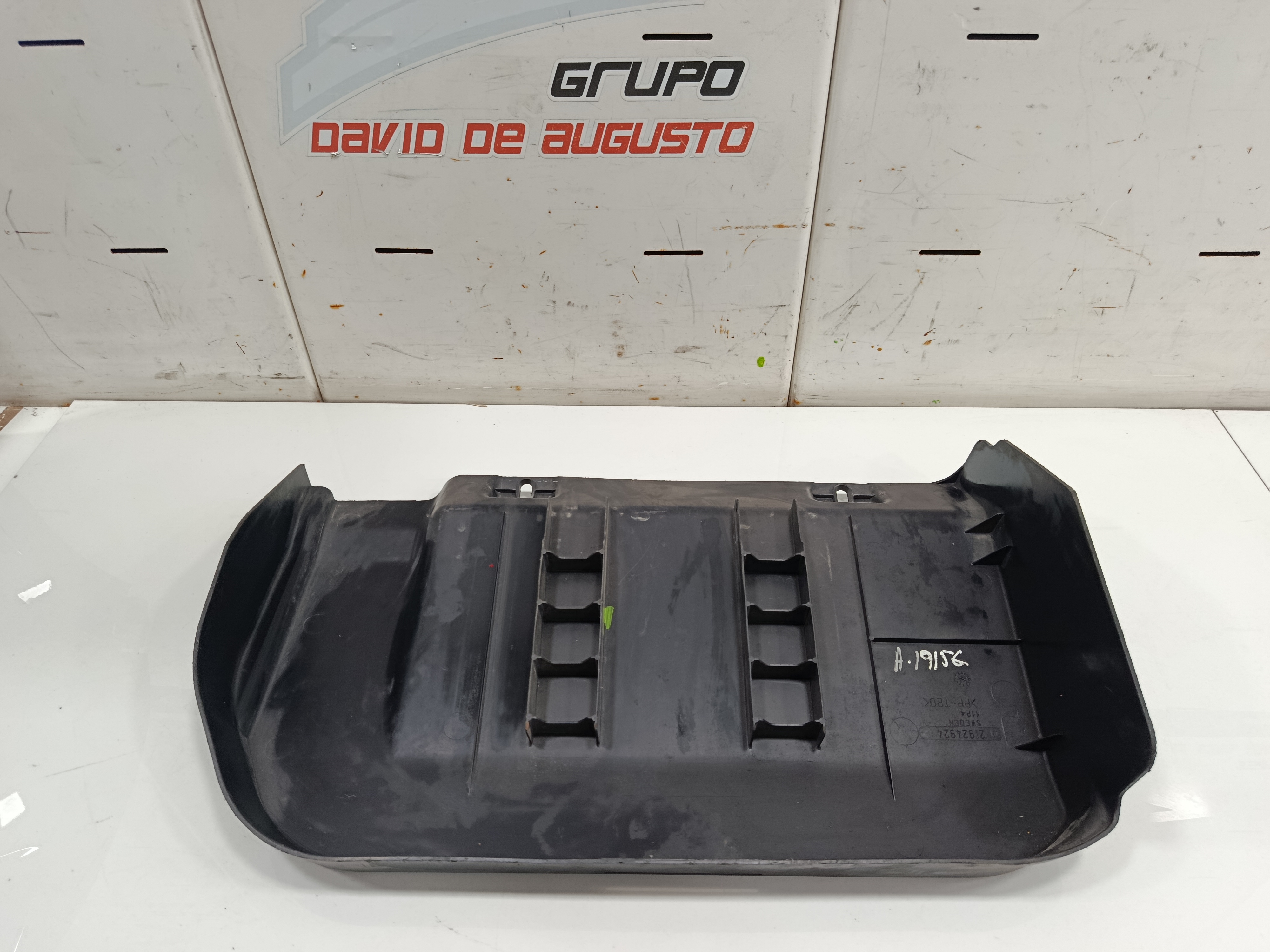 Tapa bateria volvo fh xxx fsa 6x2 low largo (lh1 o l2h1)