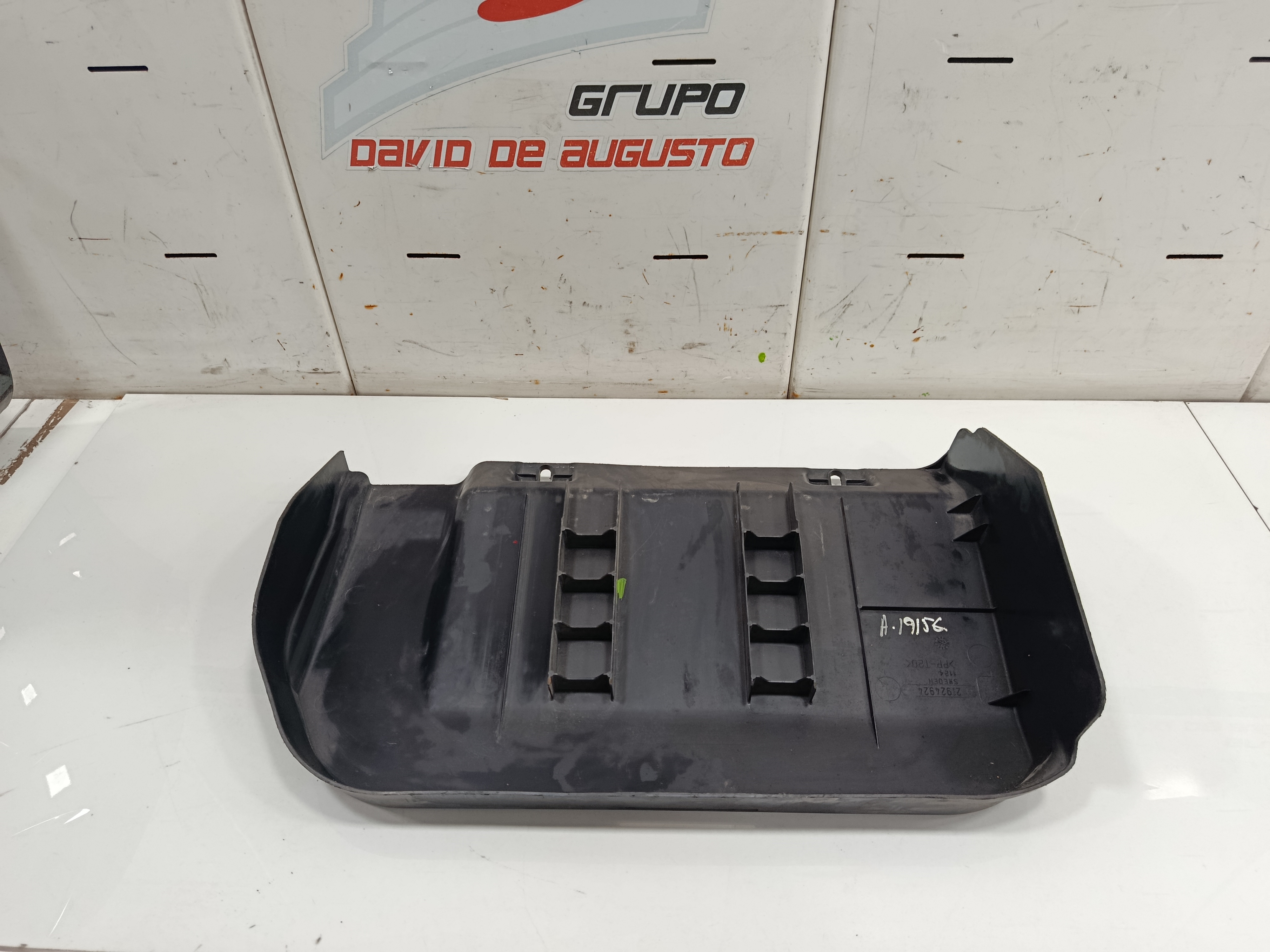 Tapa bateria volvo fh xxx fsa 6x2 low largo (lh1 o l2h1)