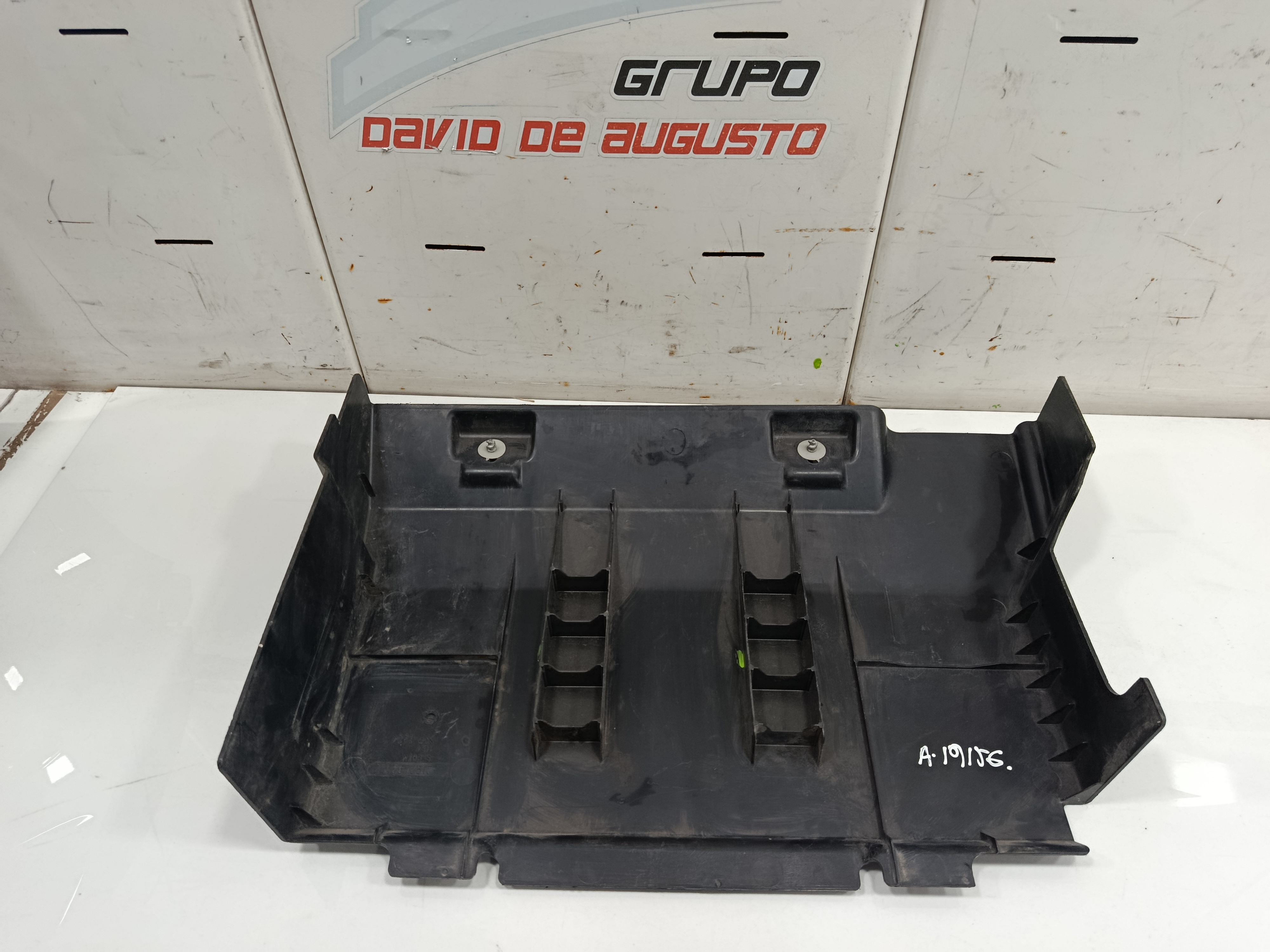 Tapa bateria volvo fh xxx fsa 6x2 low largo (lh1 o l2h1)