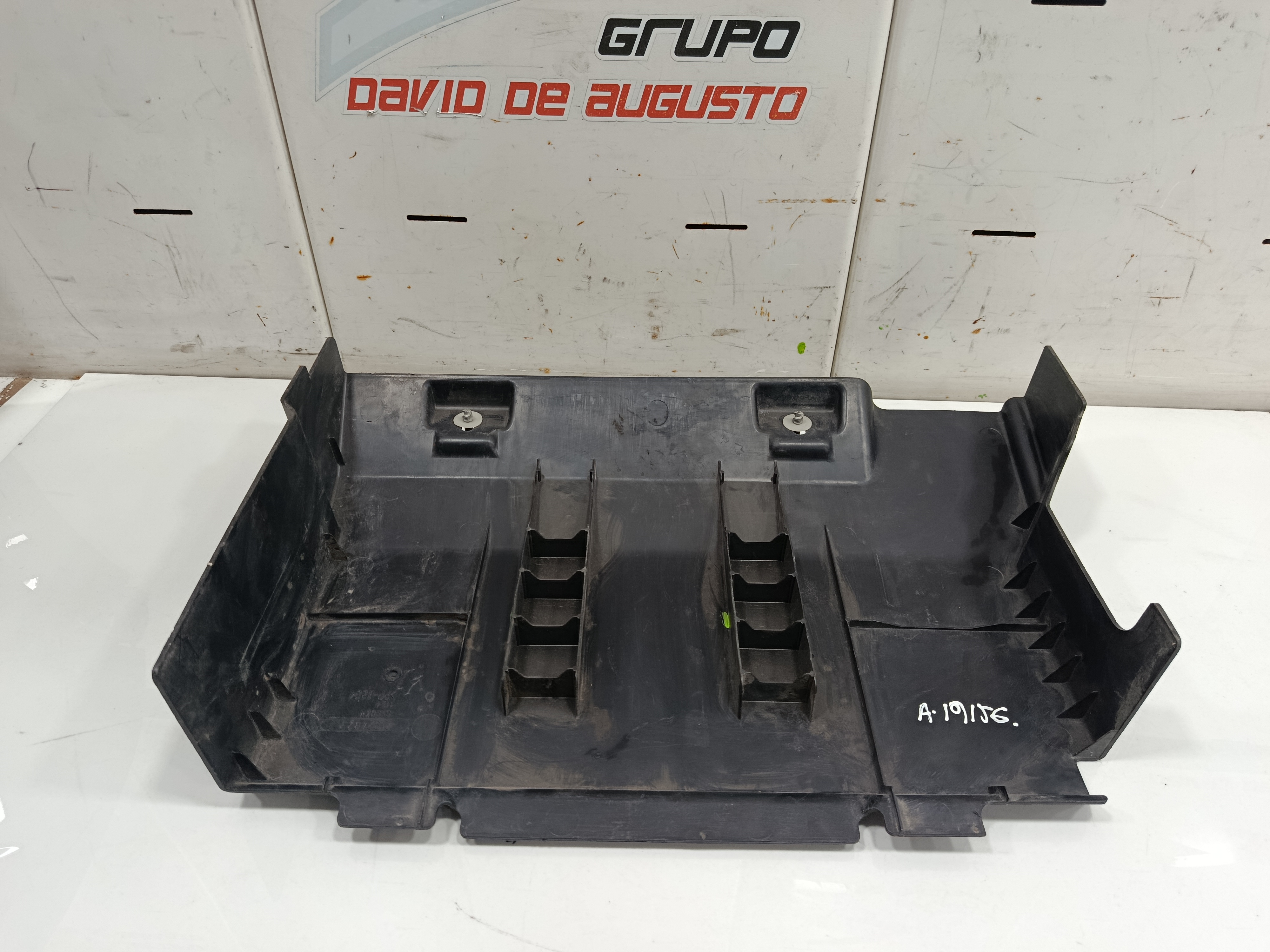 Tapa bateria volvo fh xxx fsa 6x2 low largo (lh1 o l2h1)