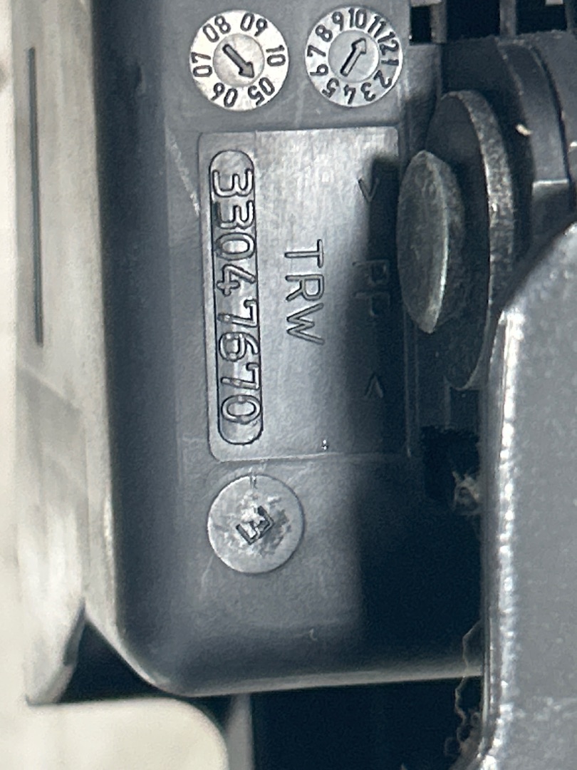 Anclaje cinturon trasero izquierdo renault clio iii confort dynamique