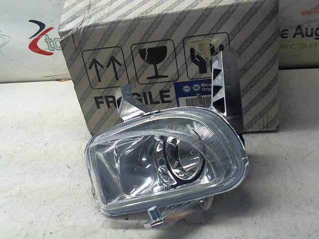  faro antiniebla derecho   fiat recambio original . .