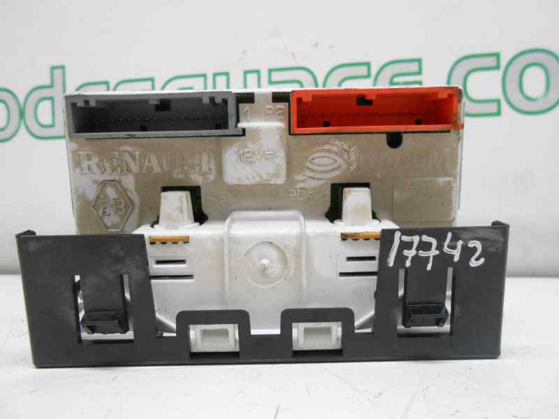  display central   renault megane i fase 2 berlina (ba0) 1.4 16v privilege 1.4 16v