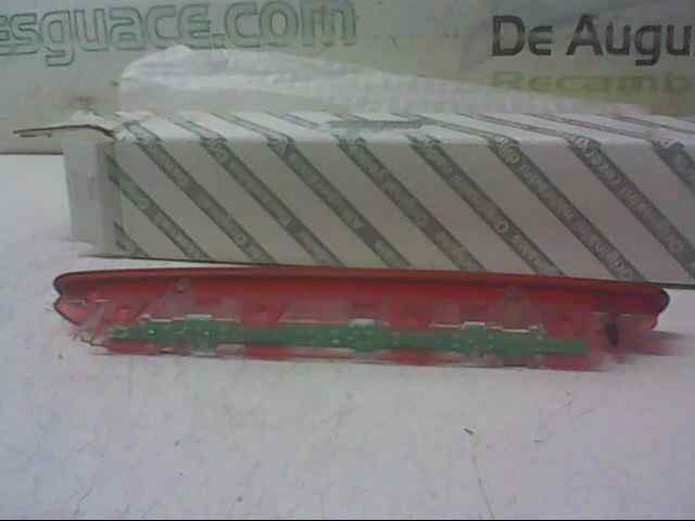  luz central de freno   fiat recambio original . .