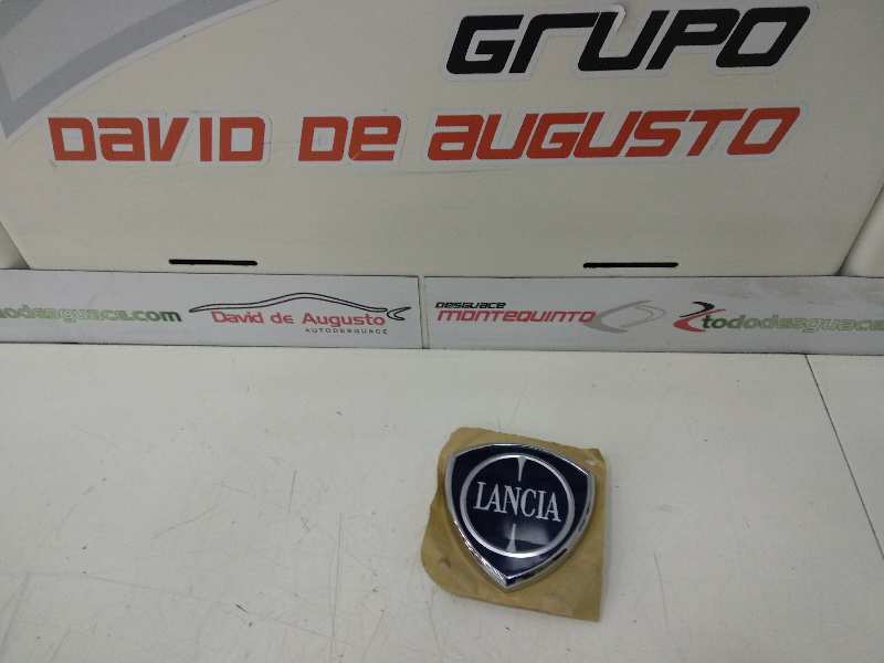  anagrama frontal   fiat recambio original . .