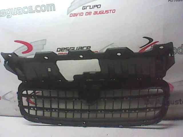  calandra delantera / rejilla del   fiat recambio original . .