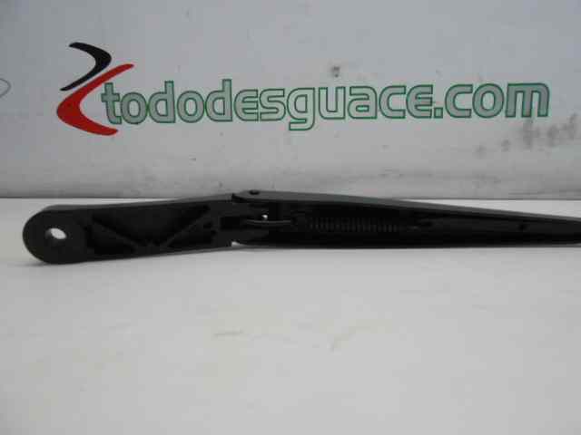  brazo limpia delantero derecho   seat recambio original .