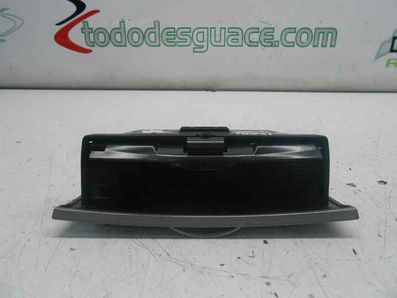  cenicero   toyota corolla (e12) 1.4 d-4d luna compact 1.4 turbodiesel cat