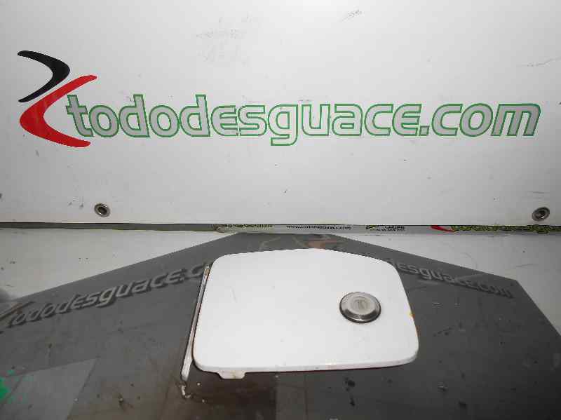  tapa exterior combustible   nissan pick-up (d22) td doble cabina navara 4x4 2.5 diesel