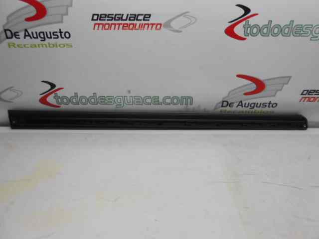  moldura   seat recambio original .