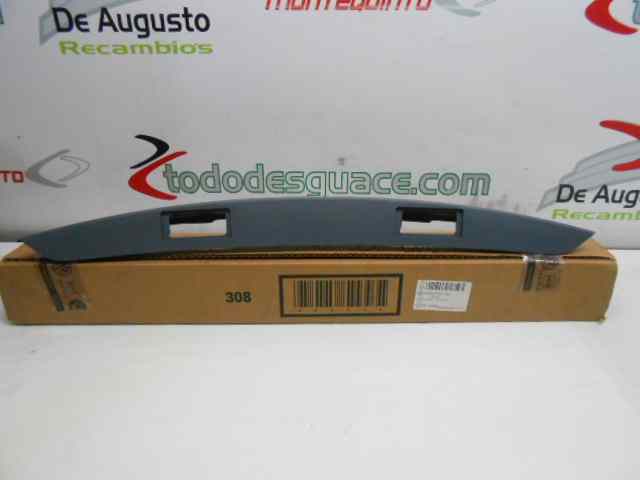  moldura piloto matricula   seat recambio original .