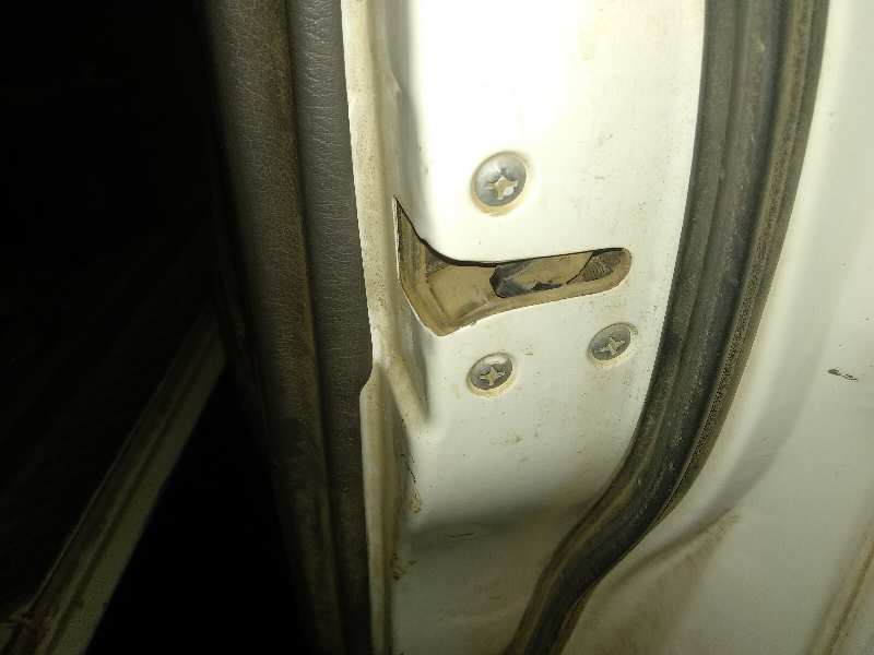  cerradura puerta delantera derecha   nissan terrano/terrano.ii (r20) comfort 2.7 turbodiesel