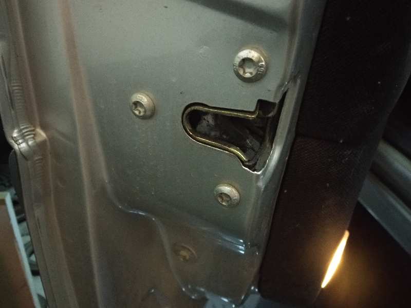  cerradura puerta delantera izquierda   opel vectra b berlina comfort 2.0 dti