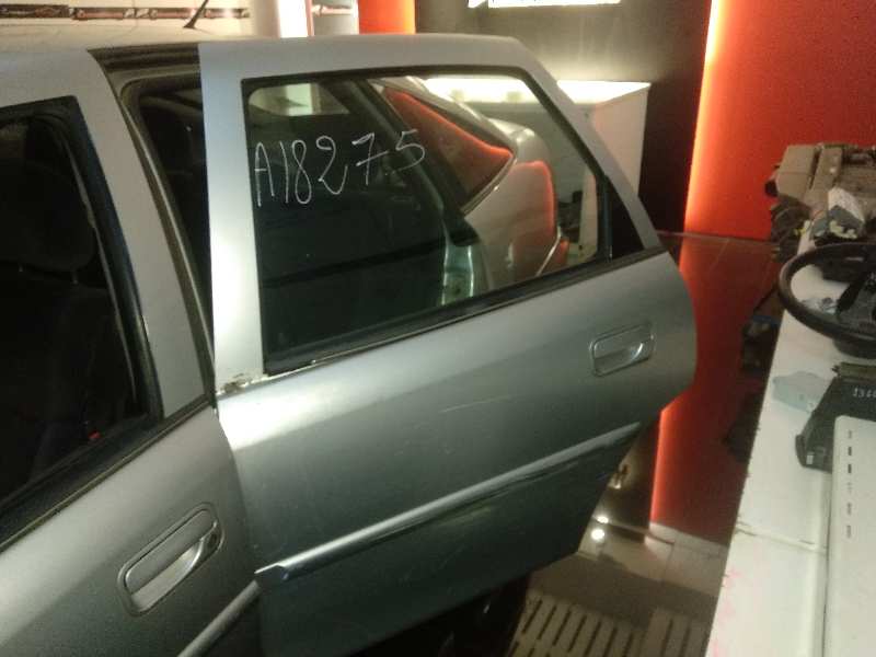  puerta trasera izquierda   opel vectra b berlina comfort 2.0 dti