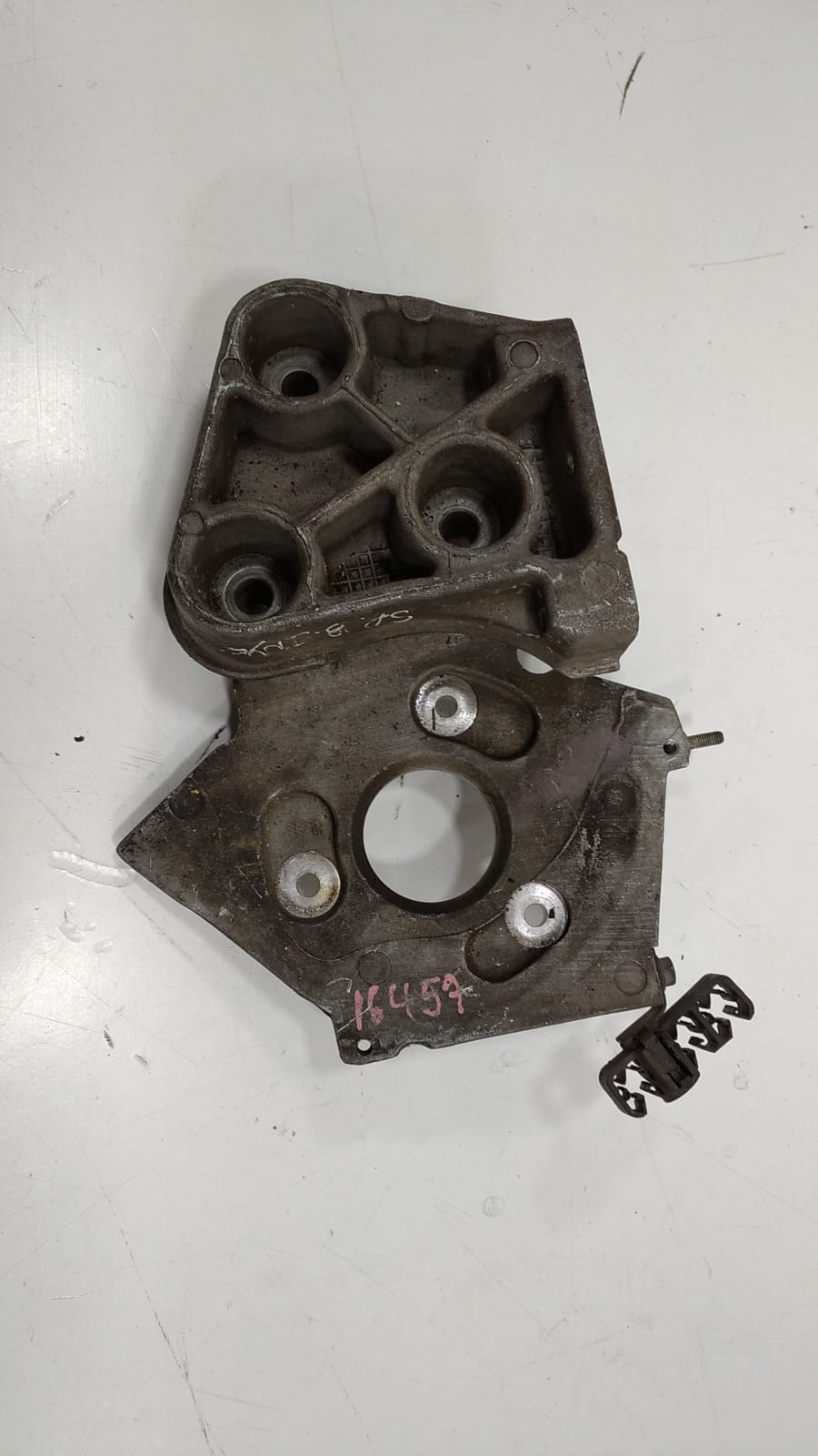 Soporte bomba inyeccion renault laguna ii