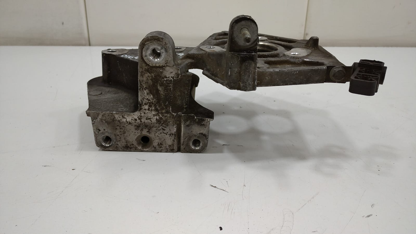 Soporte bomba inyeccion renault laguna ii