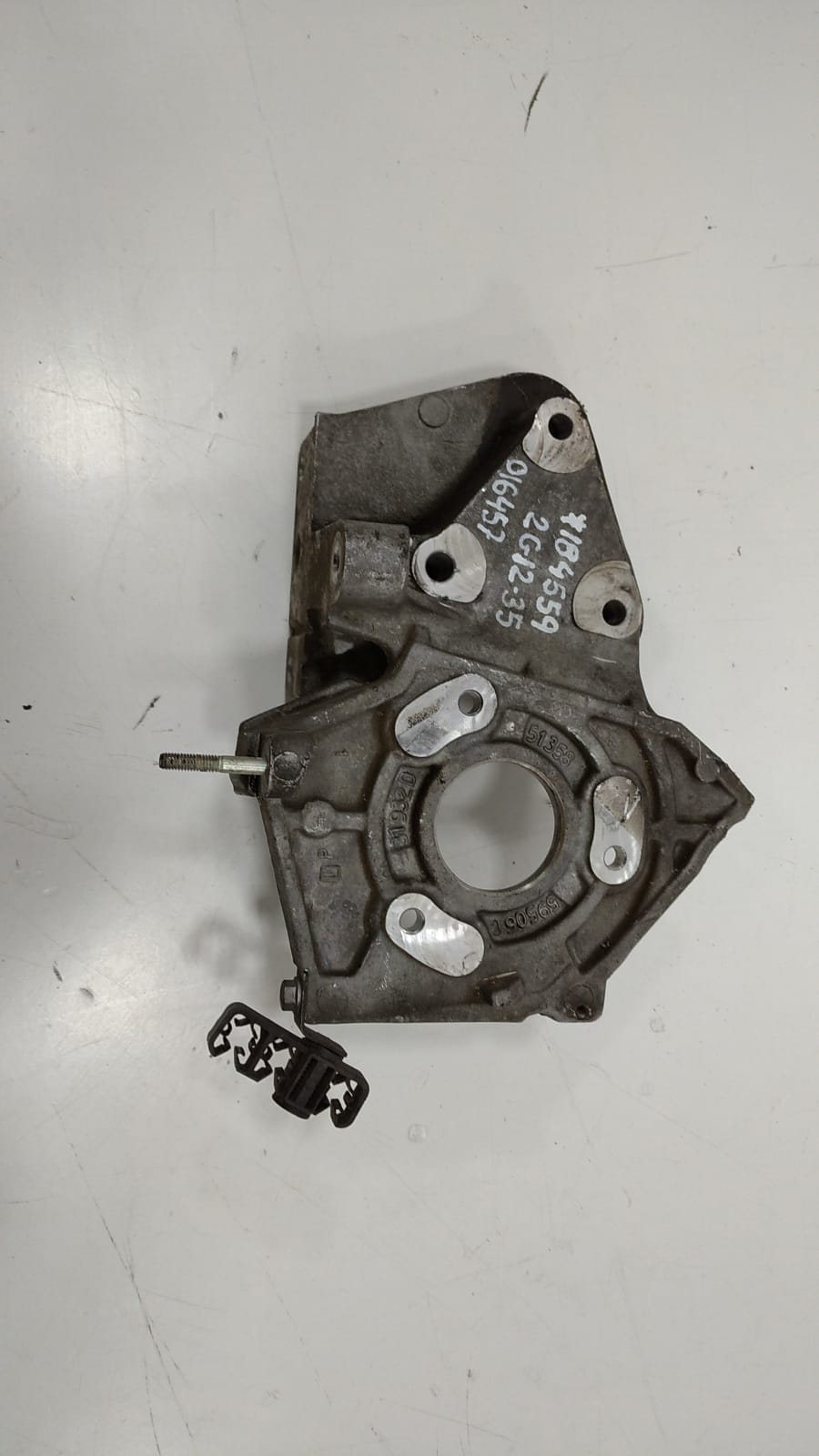 Soporte bomba inyeccion renault laguna ii