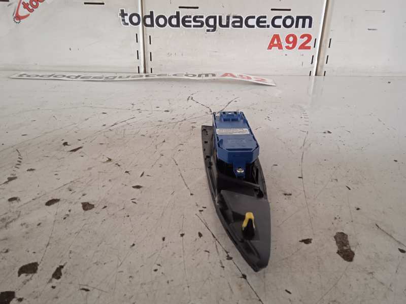  mando elevalunas delantero izquierdo   toyota avensis advance 2.0 d-4d cat