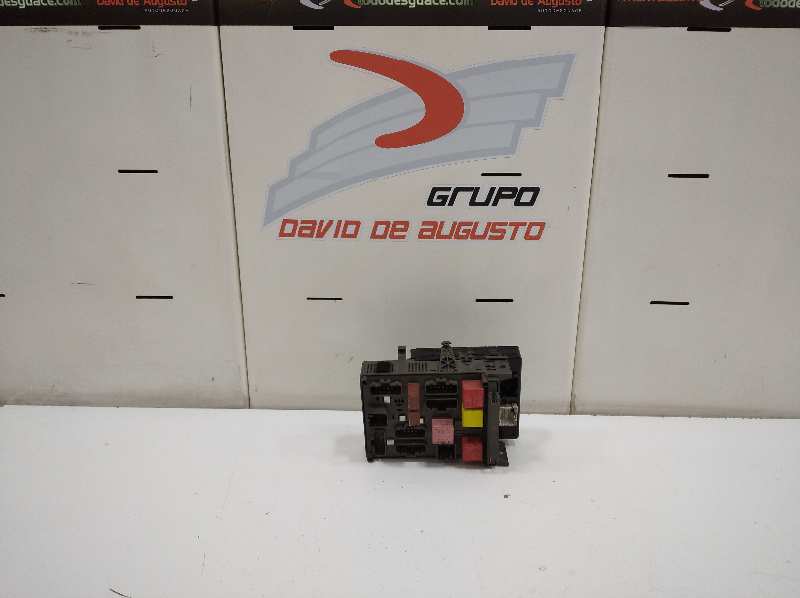  caja reles / fusibles   renault laguna ii (bg0) authentique 1.9 dci diesel