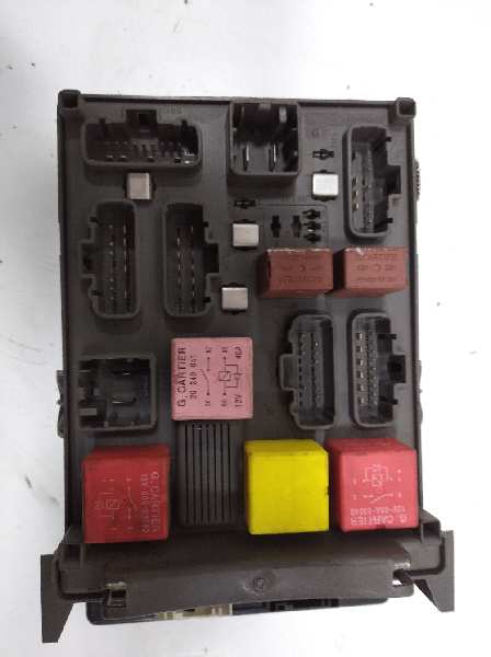  caja reles / fusibles   renault laguna ii (bg0) authentique 1.9 dci diesel