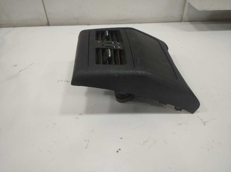  rejilla de aire central   bmw serie 3 berlina (e90) 320d 2.0 turbodiesel cat