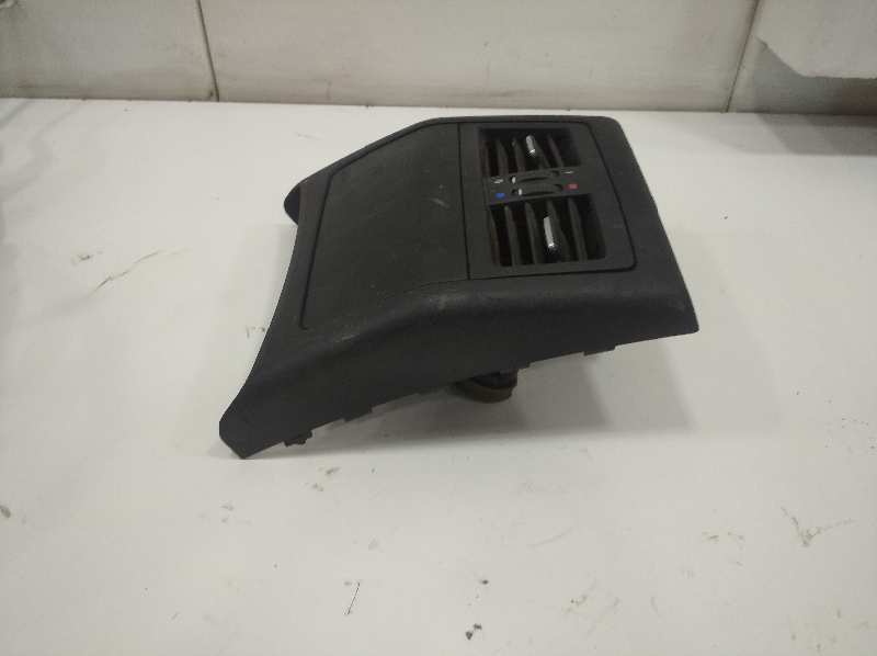  rejilla de aire central   bmw serie 3 berlina (e90) 320d 2.0 turbodiesel cat