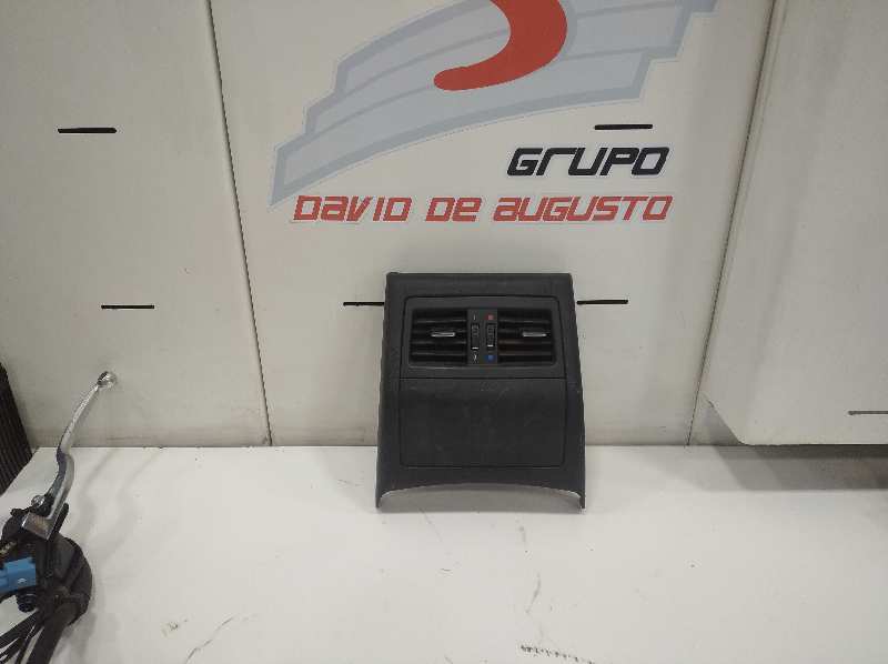  rejilla de aire central   bmw serie 3 berlina (e90) 320d 2.0 turbodiesel cat
