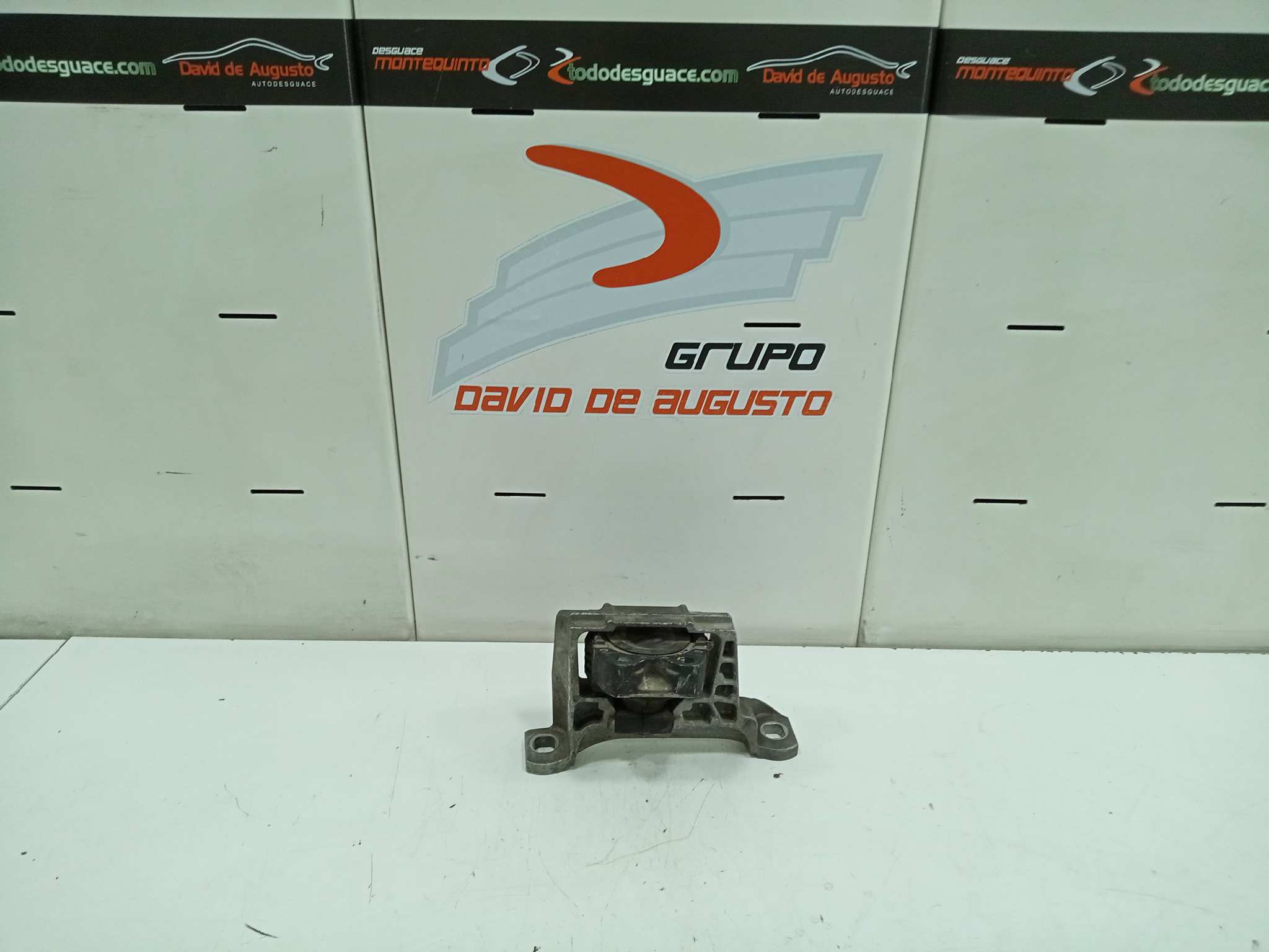  soporte motor derecho   volvo v40 r-design kinetic 1.6 diesel cat