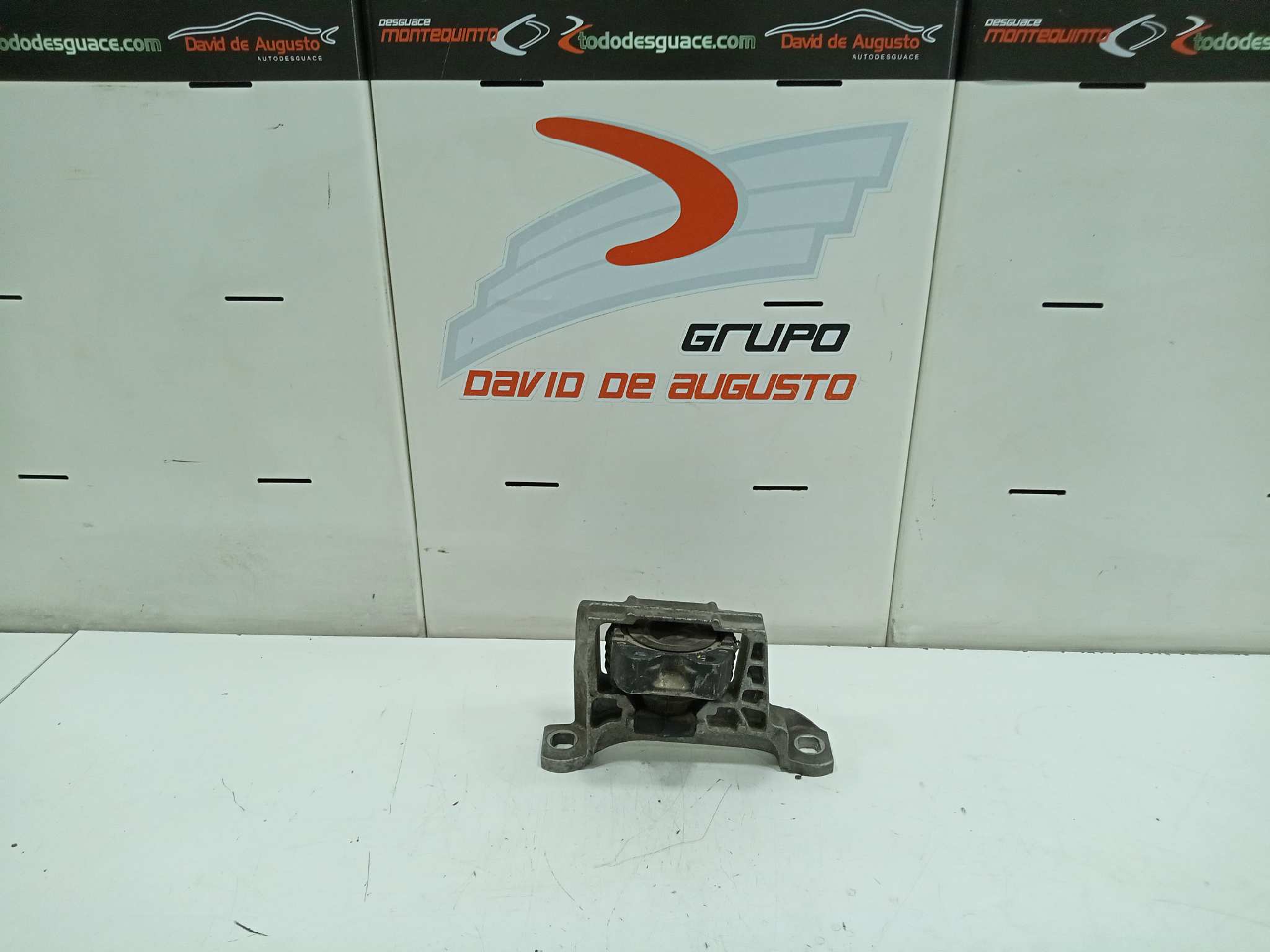  soporte motor derecho   volvo v40 r-design kinetic 1.6 diesel cat