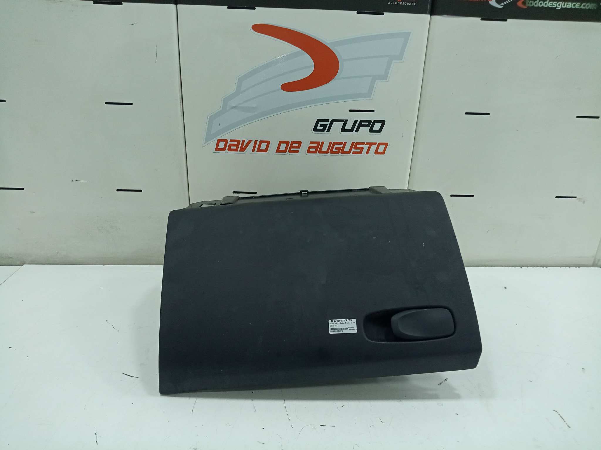 guantera   volvo v40 r-design kinetic 1.6 diesel cat