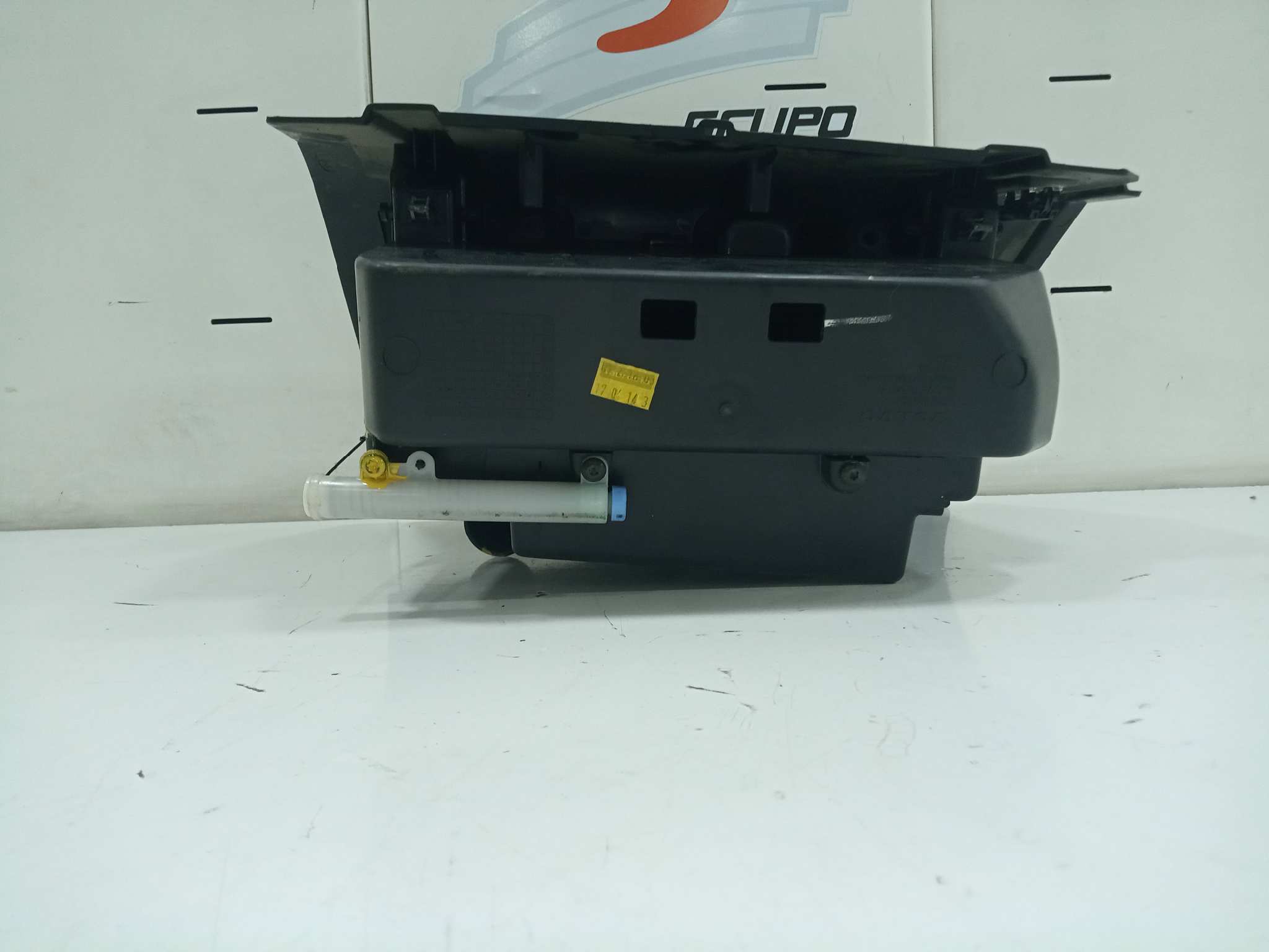  guantera   volvo v40 r-design kinetic 1.6 diesel cat