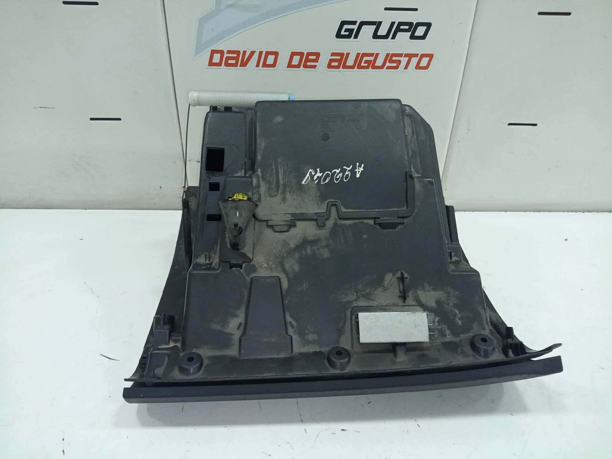  guantera   volvo v40 r-design kinetic 1.6 diesel cat