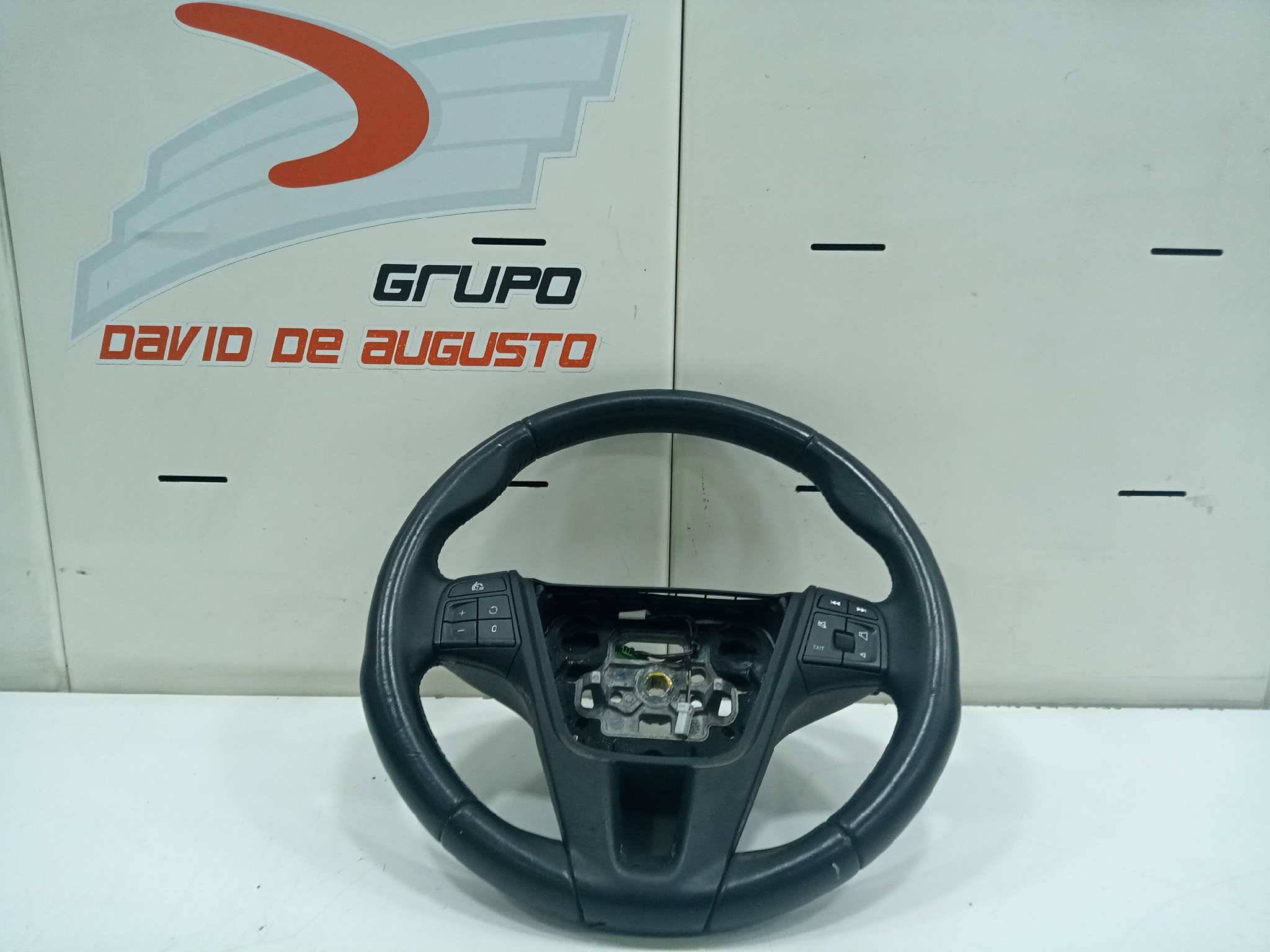  volante   volvo v40 r-design kinetic 1.6 diesel cat