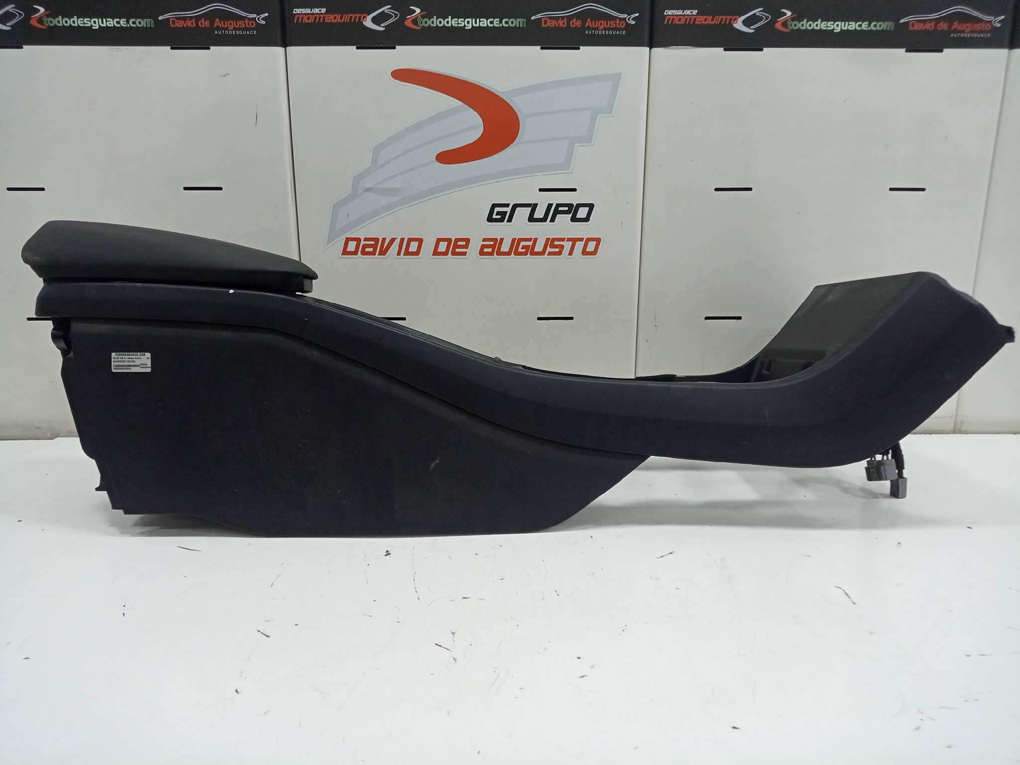  apoyabrazos central   volvo v40 r-design kinetic 1.6 diesel cat