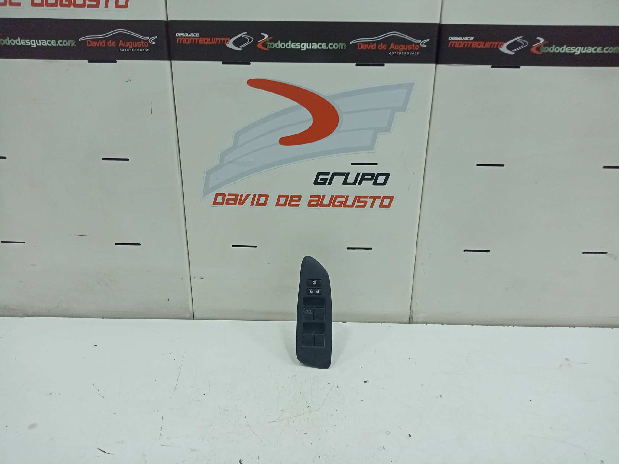  mando elevalunas delantero izquierdo   toyota auris luna 2.0 d-4d cat