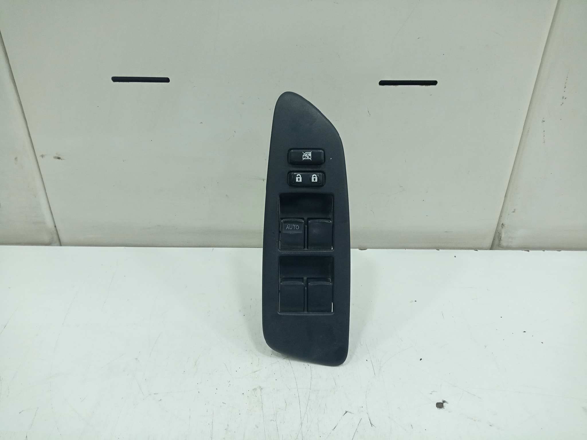  mando elevalunas delantero izquierdo   toyota auris luna 2.0 d-4d cat