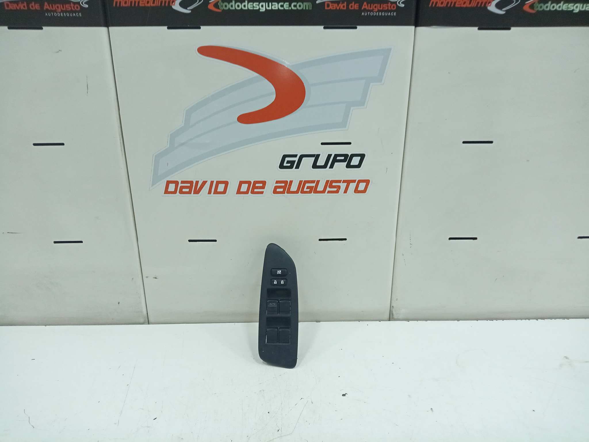 mando elevalunas delantero izquierdo   toyota auris luna 2.0 d-4d cat