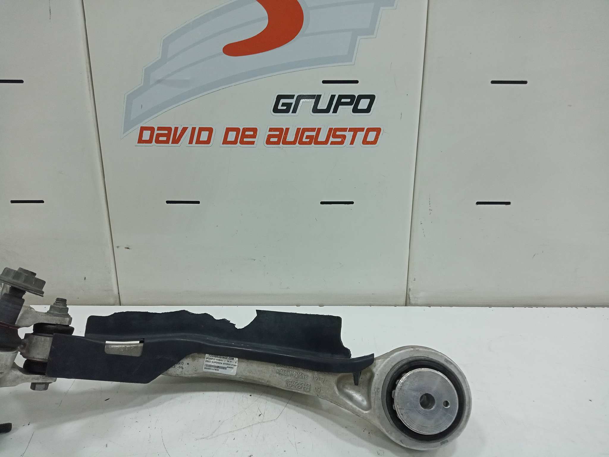  brazo suspension inferior delantero izquierdo   jaguar xf portfolio 2.0 diesel cat