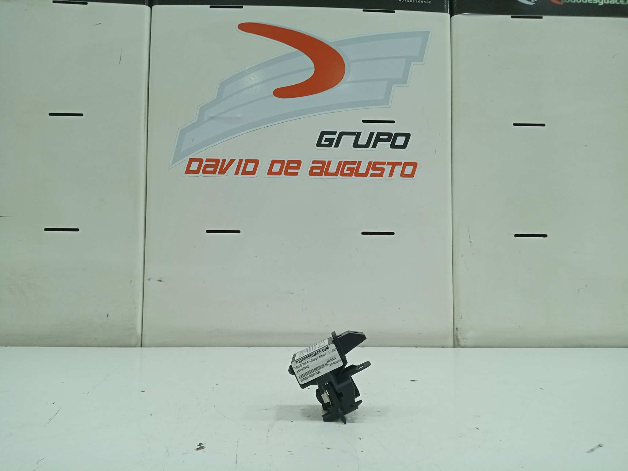  antirrobo   volvo v40 r-design kinetic 1.6 diesel cat