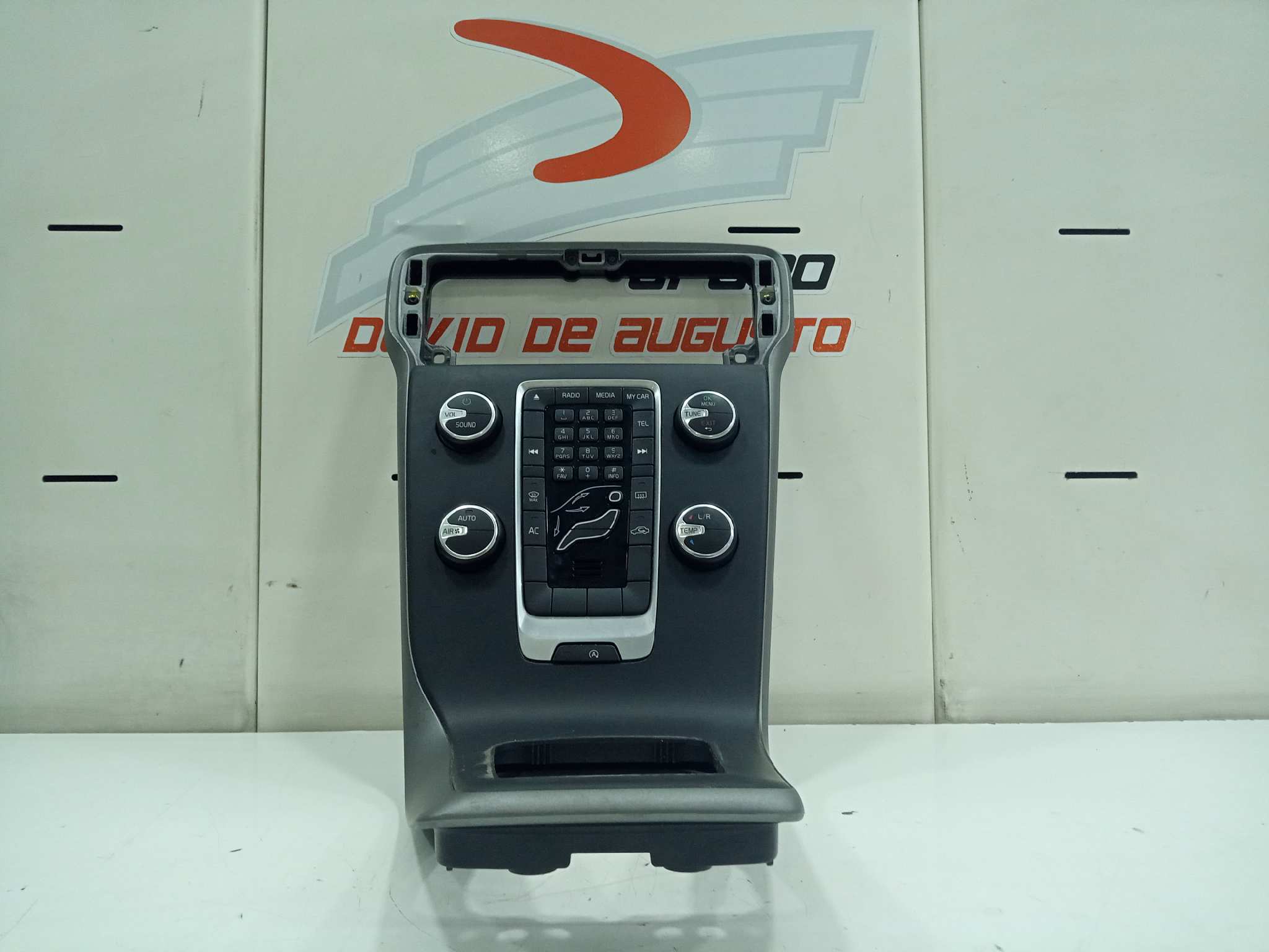  consola central   volvo v40 r-design kinetic 1.6 diesel cat