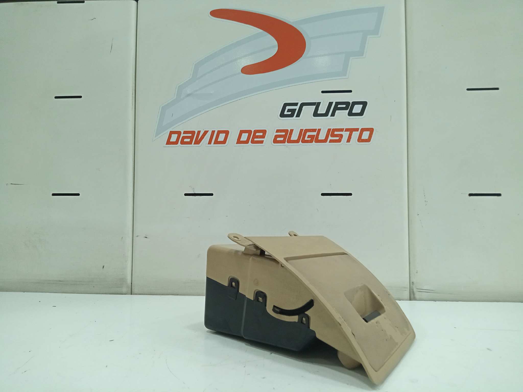  cajon portaobjetos   bmw serie 5 touring (e61) 530d 3.0 turbodiesel cat