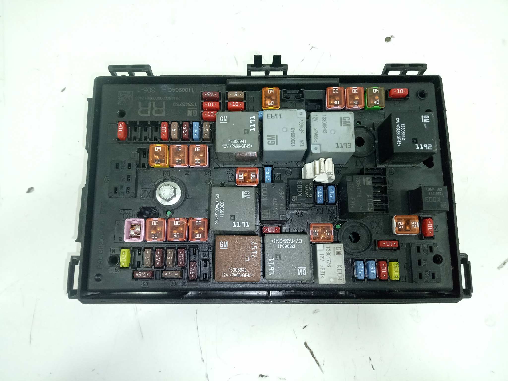  caja reles / fusibles   opel astra j sports tourer sport 2.0 16v cdti