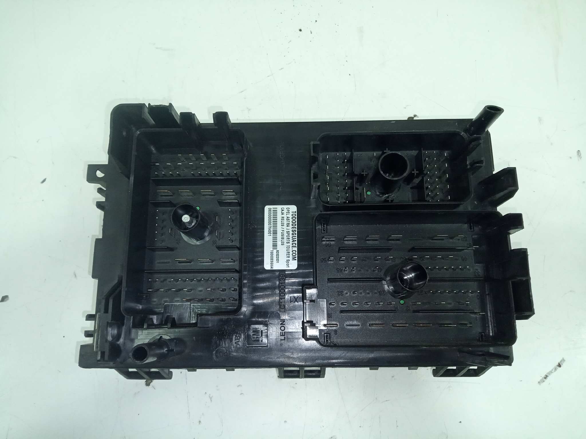  caja reles / fusibles   opel astra j sports tourer sport 2.0 16v cdti