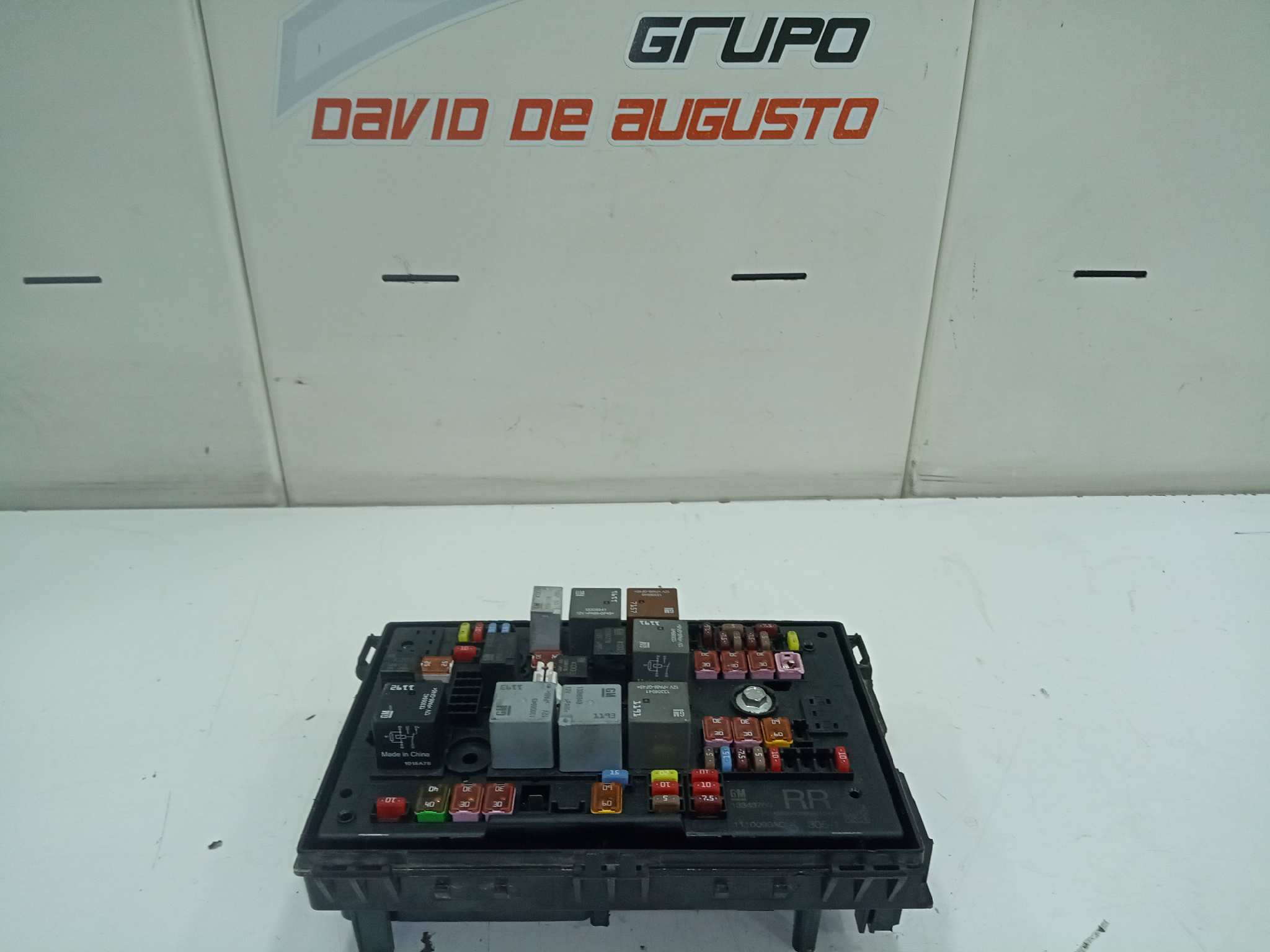  caja reles / fusibles   opel astra j sports tourer sport 2.0 16v cdti