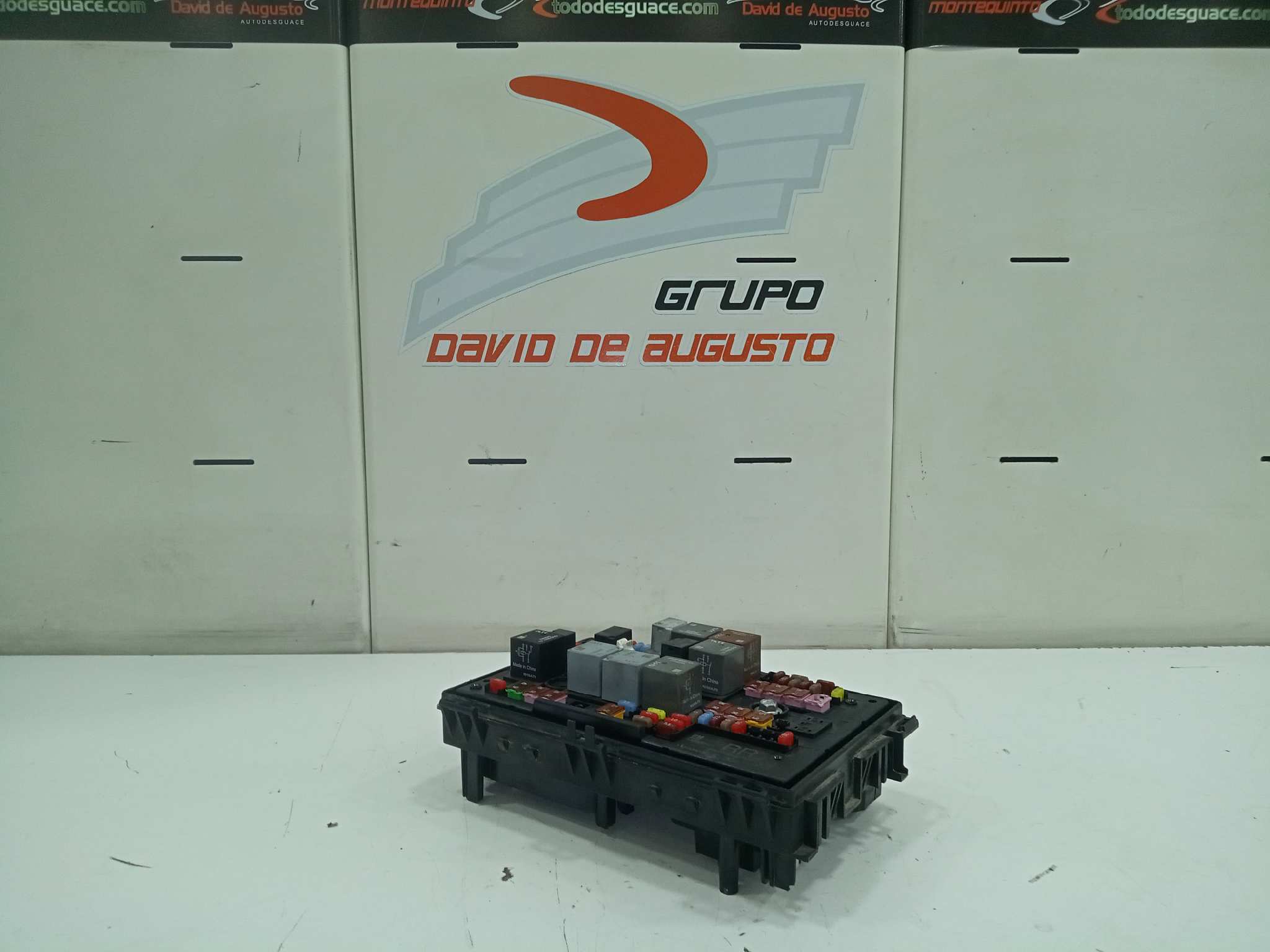  caja reles / fusibles   opel astra j sports tourer sport 2.0 16v cdti