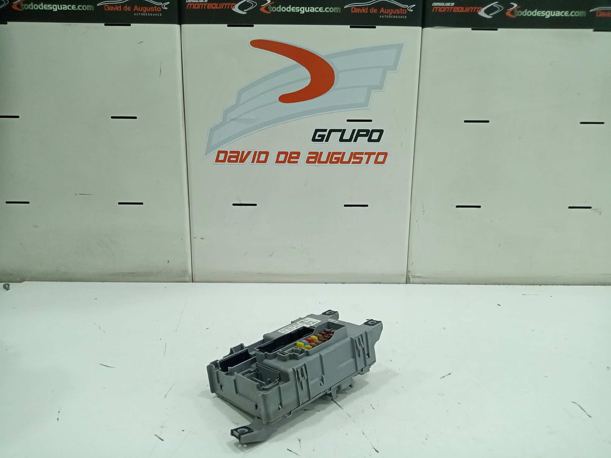  caja reles / fusibles   fiat 500 (312) lounge 1.3 jtd
